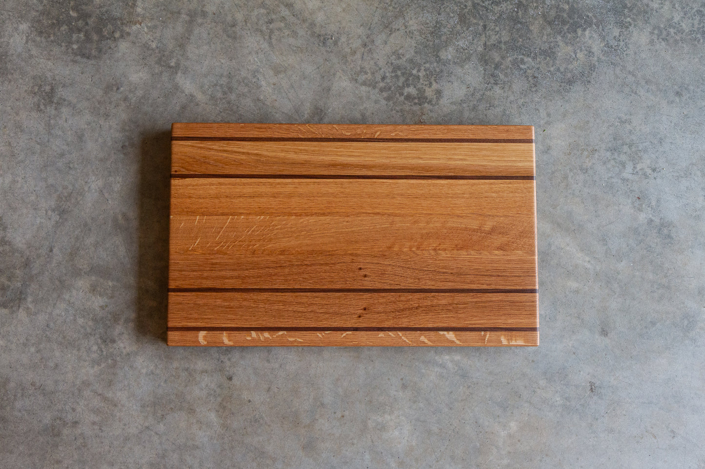 Charcuterie Board in White Oak – A Touch of Elegance with Walnut accents ( 1 of 1 )